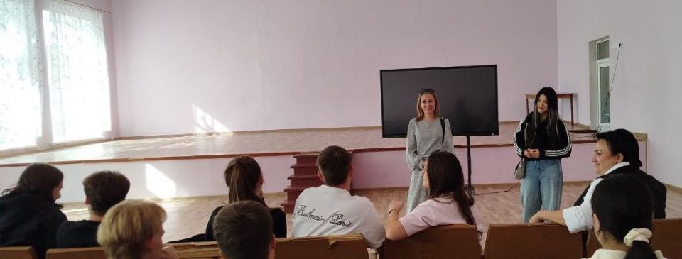 Денис Зубов: ГосСтарт.Диалог. 16 сентября в городском округе Иловайск состоялась важная встреча активной молодежи округа с представителем власти – начальником отдела образования администрации городского округа Иловайск... Денис Зубов: ГосСтарт.Диалог. 16 сентября в городском округе Иловайск состоялась важная встреча активной молодежи округа с представителем власти – начальником отдела образования администрации городского округа Иловайск...