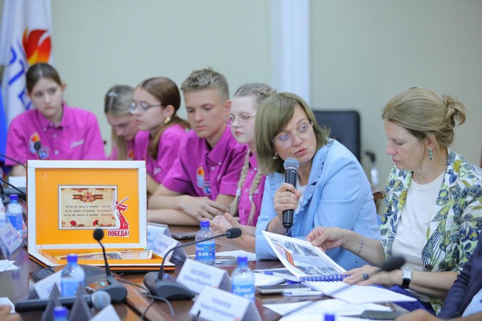 «Наши ценности», «Я люблю родную культуру», «Цифровой Я», «Мы - русские», «Новая жизнь вещей», «Я стану профи», «Правильно быть здоровым» - свои идеи к реализации этих акций представили победители конкурсов этого года в... «Наши ценности», «Я люблю родную культуру», «Цифровой Я», «Мы - русские», «Новая жизнь вещей», «Я стану профи», «Правильно быть здоровым» - свои идеи к реализации этих акций представили победители конкурсов этого года в...