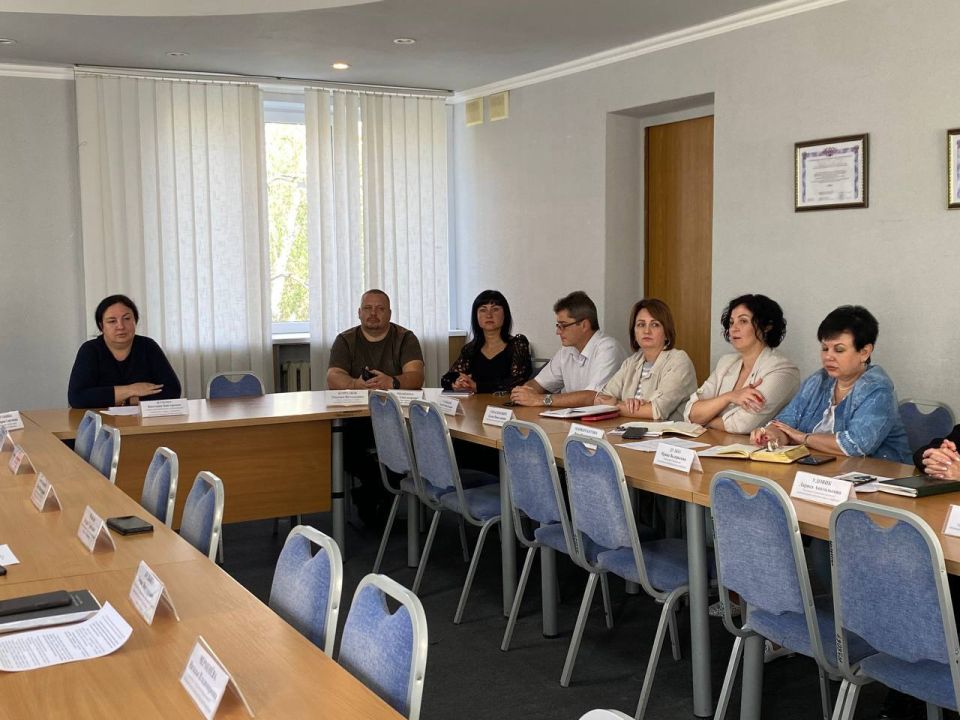 Виктория Жукова: Провела еженедельное аппаратное совещание с руководителями ведомств, а также представителями силовых структур