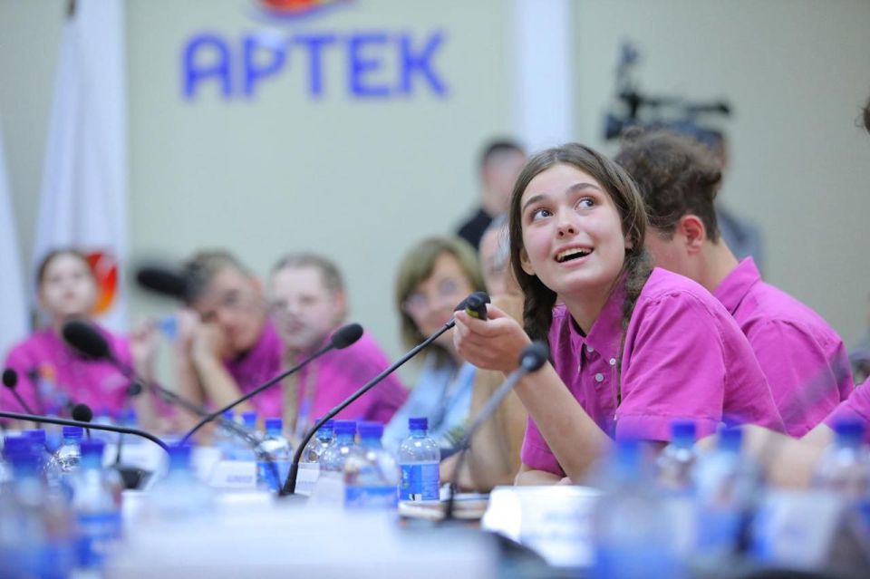 «Наши ценности», «Я люблю родную культуру», «Цифровой Я», «Мы - русские», «Новая жизнь вещей», «Я стану профи», «Правильно быть здоровым» - свои идеи к реализации этих акций представили победители конкурсов этого года в... «Наши ценности», «Я люблю родную культуру», «Цифровой Я», «Мы - русские», «Новая жизнь вещей», «Я стану профи», «Правильно быть здоровым» - свои идеи к реализации этих акций представили победители конкурсов этого года в...