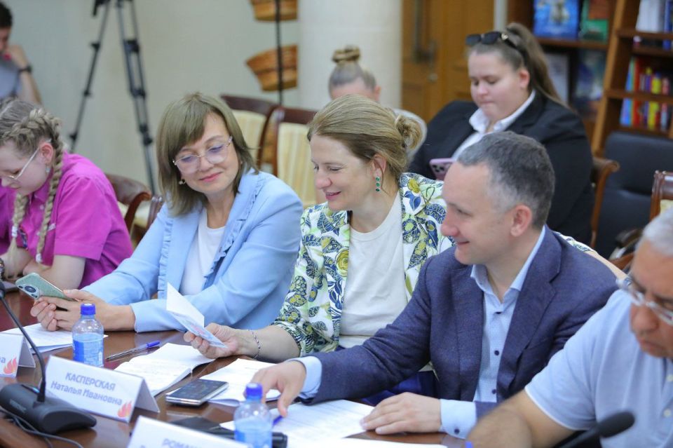 «Наши ценности», «Я люблю родную культуру», «Цифровой Я», «Мы - русские», «Новая жизнь вещей», «Я стану профи», «Правильно быть здоровым» - свои идеи к реализации этих акций представили победители конкурсов этого года в... «Наши ценности», «Я люблю родную культуру», «Цифровой Я», «Мы - русские», «Новая жизнь вещей», «Я стану профи», «Правильно быть здоровым» - свои идеи к реализации этих акций представили победители конкурсов этого года в...