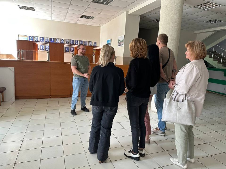 ВСТРЕЧИ С ЖИТЕЛЯМИ. 16 сентября 2025 года депутаты Горловского городского совета от фракции «Единая Россия» - Роман Конев, Даниил Карабаев, Максим Лебедев, Евгений Прокопович, Эдуард Полепкин, Олег Сладкевич провели встречи... ВСТРЕЧИ С ЖИТЕЛЯМИ. 16 сентября 2025 года депутаты Горловского городского совета от фракции «Единая Россия» - Роман Конев, Даниил Карабаев, Максим Лебедев, Евгений Прокопович, Эдуард Полепкин, Олег Сладкевич провели встречи...
