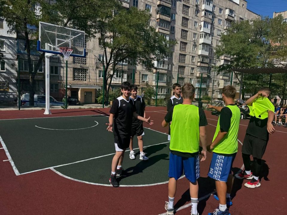 В эти выходные стартовал первый этап Открытого чемпионата Мариуполя по стритболу 33 В эти выходные стартовал первый этап Открытого чемпионата Мариуполя по стритболу 33