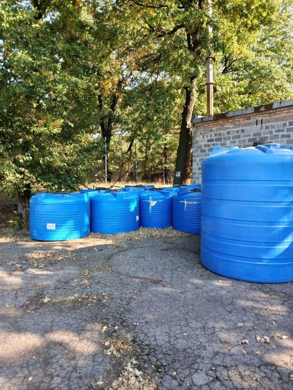Кузбасс доставил в Горловку емкости для воды на 100 000 литров Кузбасс доставил в Горловку емкости для воды на 100 000 литров