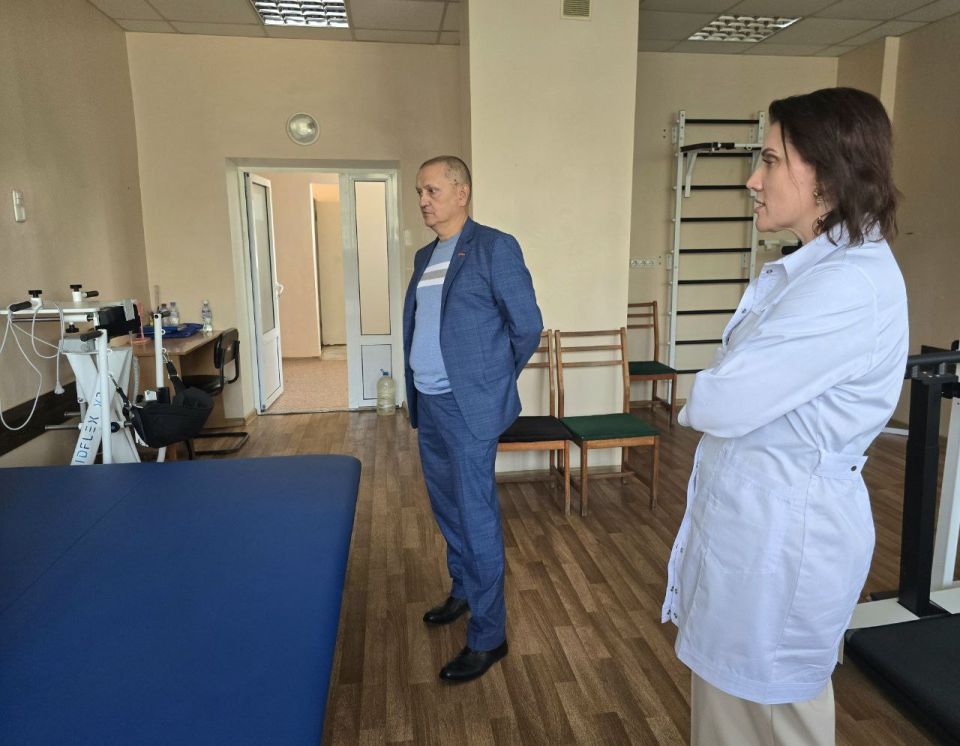 Дмитрий Огилец: Сегодня, с рабочим визитом посетил ГБУЗ ДНР "Городская клиническая больница №7 г. Донецка", а именно отделение медицинской реабилитации Дмитрий Огилец: Сегодня, с рабочим визитом посетил ГБУЗ ДНР "Городская клиническая больница №7 г. Донецка", а именно отделение медицинской реабилитации