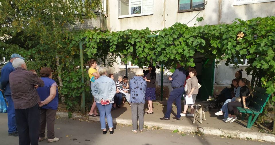 Сегодня, 16 сентября, Глава муниципального образования городской округ Торез Артем Чесноков провел встречу с населением по адресу: Сегодня, 16 сентября, Глава муниципального образования городской округ Торез Артем Чесноков провел встречу с населением по адресу: