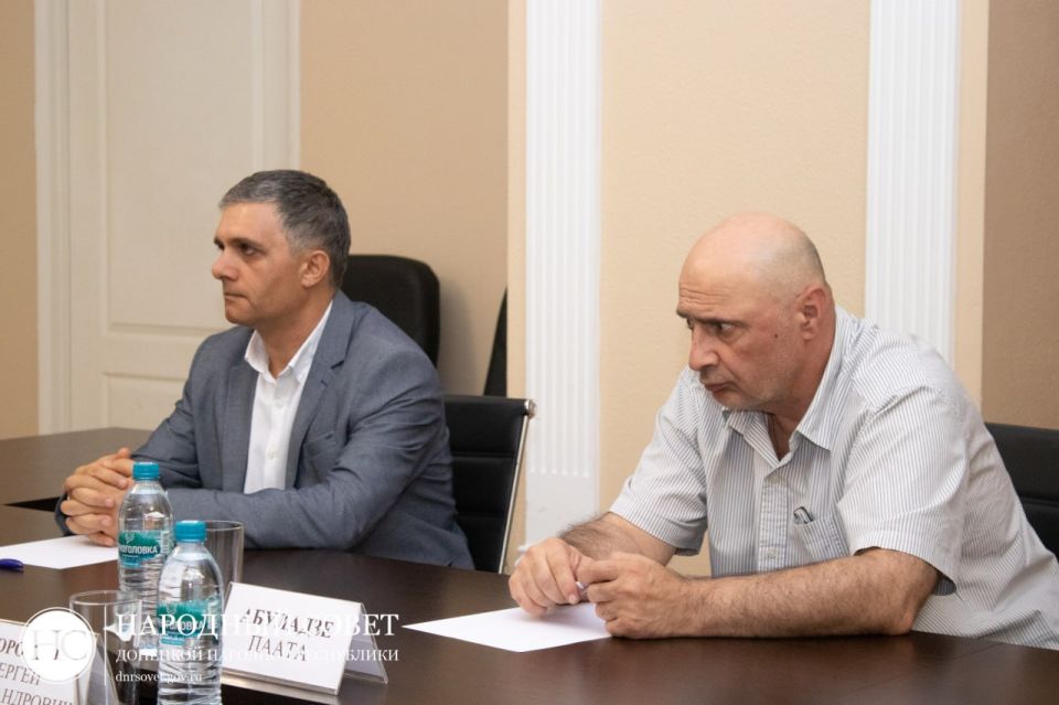 В начале сентября заместитель Председателя Народного Совета ДНР Николай Сытов (фракция КПРФ) провел рабочую встречу с грузинской делегацией В начале сентября заместитель Председателя Народного Совета ДНР Николай Сытов (фракция КПРФ) провел рабочую встречу с грузинской делегацией