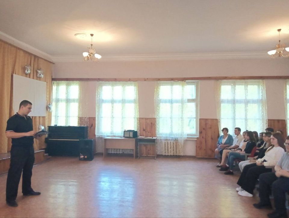 В Донецке полицейские рассказали школьникам о современных схемах мошенничества В Донецке полицейские рассказали школьникам о современных схемах мошенничества