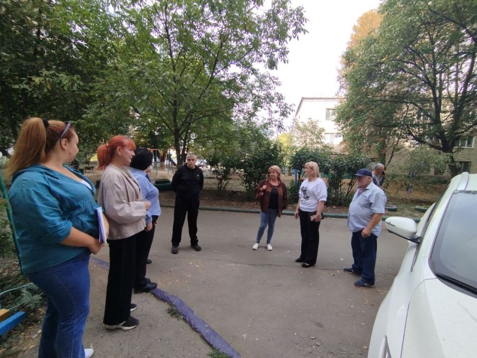 16 сентября в Червоногвардейском районе состоялась встреча депутата Макеевского городского совета ДНР Нателлы Джоджишвили с жителями жилого массива Карла Маркса возле дома № 80 по улице Западной 16 сентября в Червоногвардейском районе состоялась встреча депутата Макеевского городского совета ДНР Нателлы Джоджишвили с жителями жилого массива Карла Маркса возле дома № 80 по улице Западной