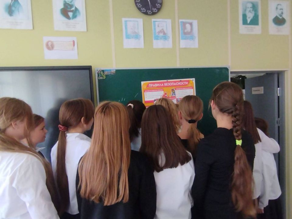 16 сентября, в рамках месячника безопасного дорожного движения и с целью профилактики дорожно-транспортного травматизма в ГБОУ «Тельмановская гимназия Тельмановского м.о.» прошли беседы и классные часы на темы: «Знаешь ли ты... 16 сентября, в рамках месячника безопасного дорожного движения и с целью профилактики дорожно-транспортного травматизма в ГБОУ «Тельмановская гимназия Тельмановского м.о.» прошли беседы и классные часы на темы: «Знаешь ли ты...