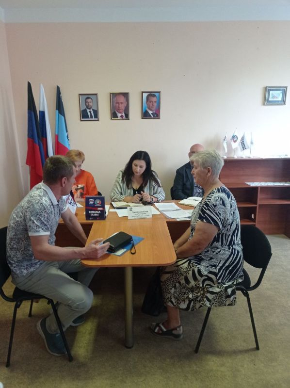 Сегодня, 16 сентября, по поручению Главы Донецкой Народной Республики Дениса Пушилина, в общественной приемной партии "Единая Россия" Ленинского района города Донецка депутат Народного Совета, Председатель Комитета Народного... Сегодня, 16 сентября, по поручению Главы Донецкой Народной Республики Дениса Пушилина, в общественной приемной партии "Единая Россия" Ленинского района города Донецка депутат Народного Совета, Председатель Комитета Народного...