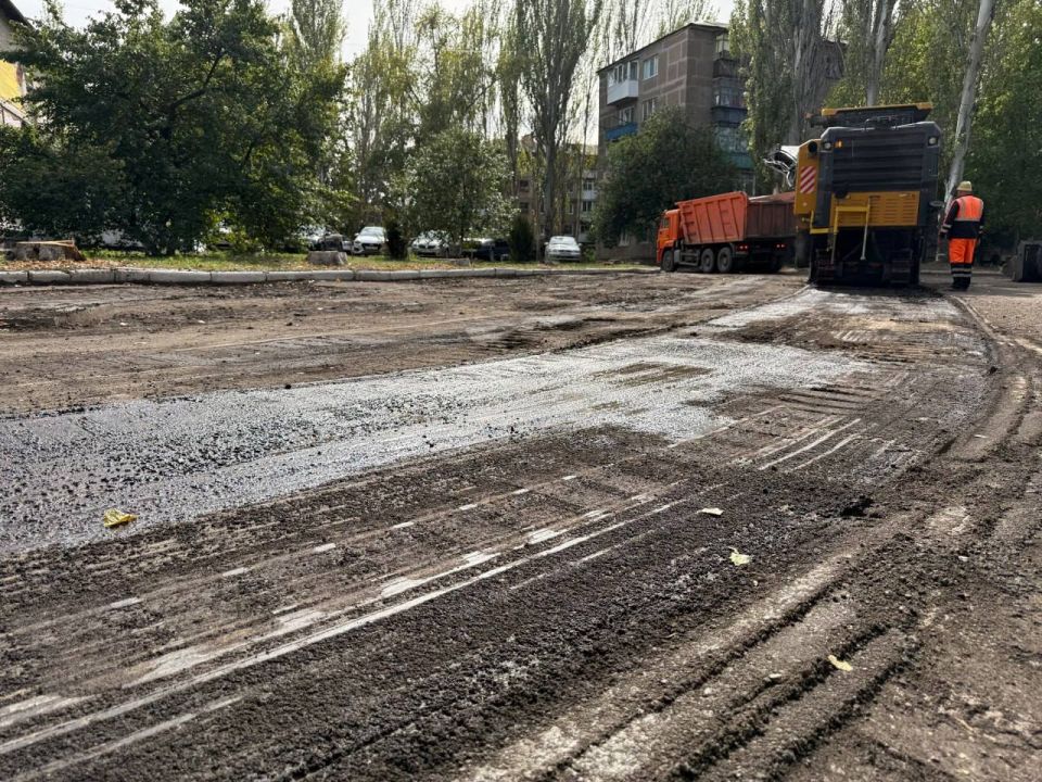 В Шахтерске приступили к ремонту внутриквартальных дорог В Шахтерске приступили к ремонту внутриквартальных дорог