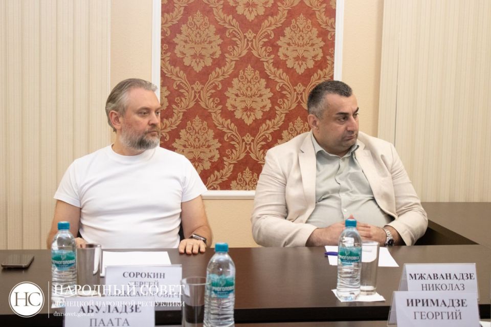 В начале сентября заместитель Председателя Народного Совета ДНР Николай Сытов (фракция КПРФ) провел рабочую встречу с грузинской делегацией В начале сентября заместитель Председателя Народного Совета ДНР Николай Сытов (фракция КПРФ) провел рабочую встречу с грузинской делегацией
