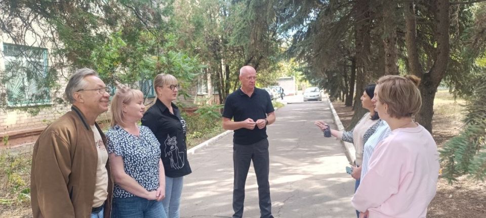 ВСТРЕЧИ С ЖИТЕЛЯМИ. 16 сентября 2025 года депутаты Горловского городского совета от фракции «Единая Россия» - Роман Конев, Даниил Карабаев, Максим Лебедев, Евгений Прокопович, Эдуард Полепкин, Олег Сладкевич провели встречи... ВСТРЕЧИ С ЖИТЕЛЯМИ. 16 сентября 2025 года депутаты Горловского городского совета от фракции «Единая Россия» - Роман Конев, Даниил Карабаев, Максим Лебедев, Евгений Прокопович, Эдуард Полепкин, Олег Сладкевич провели встречи...