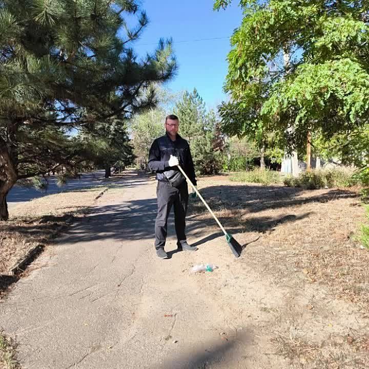 Представители Якутии присоединились к субботнику в Докучаевске