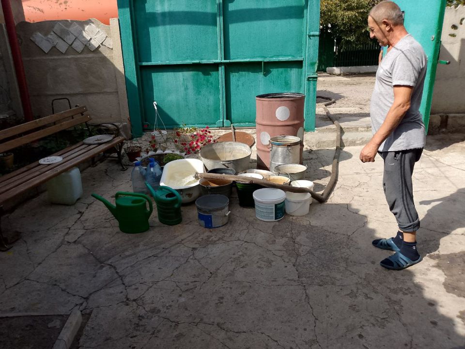 Для обеспечения водой жителей района Управой Кировского внутригородского района при поддержке региона-шефа Московская область ежедневно осуществляется подвоз воды для жителей домов, в которые в установленный графиком день не... Для обеспечения водой жителей района Управой Кировского внутригородского района при поддержке региона-шефа Московская область ежедневно осуществляется подвоз воды для жителей домов, в которые в установленный графиком день не...
