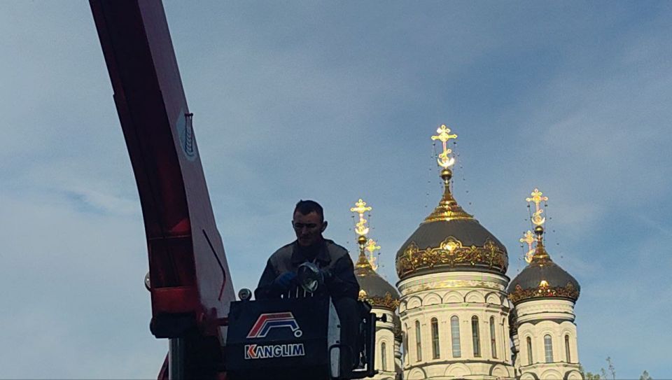 Иван Приходько: Горловская епархия совместно с администрацией округа осуществляет резку стекол для адресной помощи жителям Иван Приходько: Горловская епархия совместно с администрацией округа осуществляет резку стекол для адресной помощи жителям