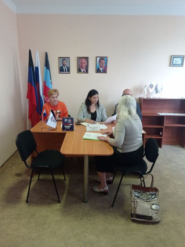 Сегодня, 16 сентября, по поручению Главы Донецкой Народной Республики Дениса Пушилина, в общественной приемной партии "Единая Россия" Ленинского района города Донецка депутат Народного Совета, Председатель Комитета Народного... Сегодня, 16 сентября, по поручению Главы Донецкой Народной Республики Дениса Пушилина, в общественной приемной партии "Единая Россия" Ленинского района города Донецка депутат Народного Совета, Председатель Комитета Народного...