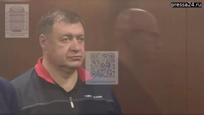 Сергей Колясников: Арестованный за взятки глава Курской области Алексей Смирнов признался, что получал взятки не только от бизнесменов по контрактам, связанным с устройством фортификаций на границе с Украиной, но и при... Сергей Колясников: Арестованный за взятки глава Курской области Алексей Смирнов признался, что получал взятки не только от бизнесменов по контрактам, связанным с устройством фортификаций на границе с Украиной, но и при...