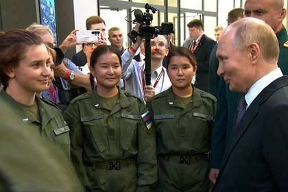 «Меня переполняли эмоции!»: Школьница из Макеевки рассказала о неожиданной встрече с Президентом «Меня переполняли эмоции!»: Школьница из Макеевки рассказала о неожиданной встрече с Президентом