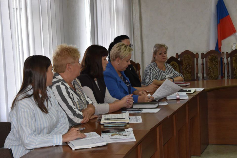 В Кировском обсудили вопросы жизнедеятельности города В Кировском обсудили вопросы жизнедеятельности города
