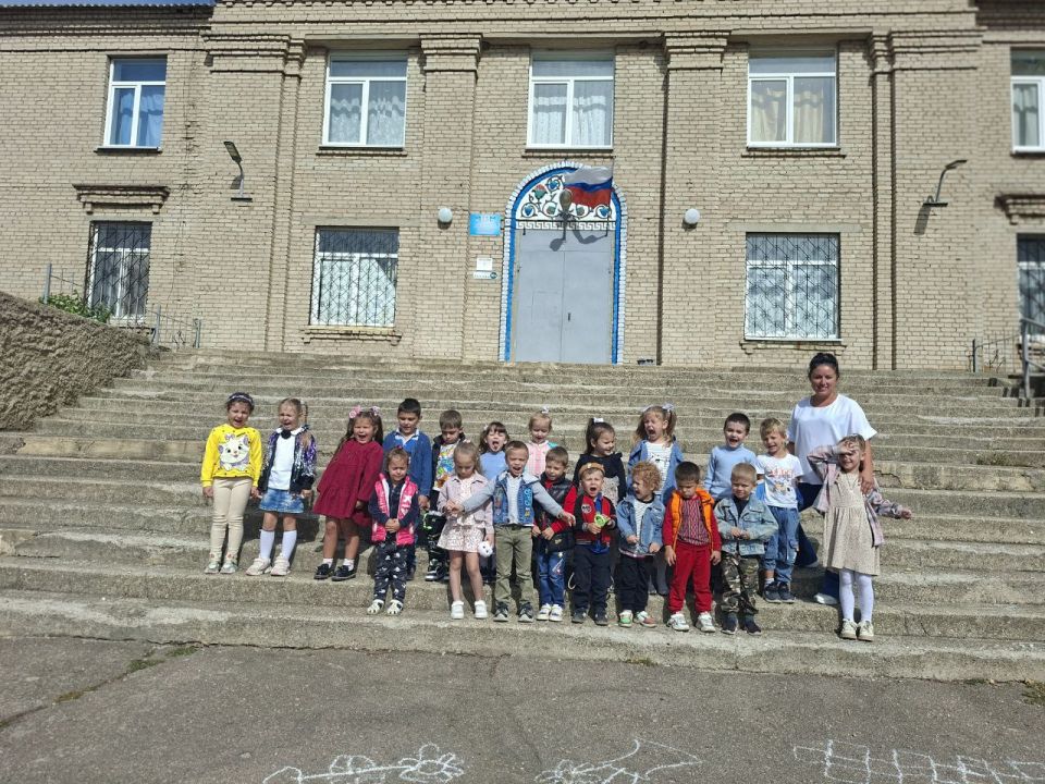 В Старобешевском округе прошла литературно-музыкальная композиция "Нам нужен мир" В Старобешевском округе прошла литературно-музыкальная композиция "Нам нужен мир"