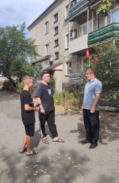 Сегодня, 16 сентября, заместитель главы администрации городского округа Торез, Александр Ставицкий провел встречу с населением по адресу: ул.Жуковского, д.14А