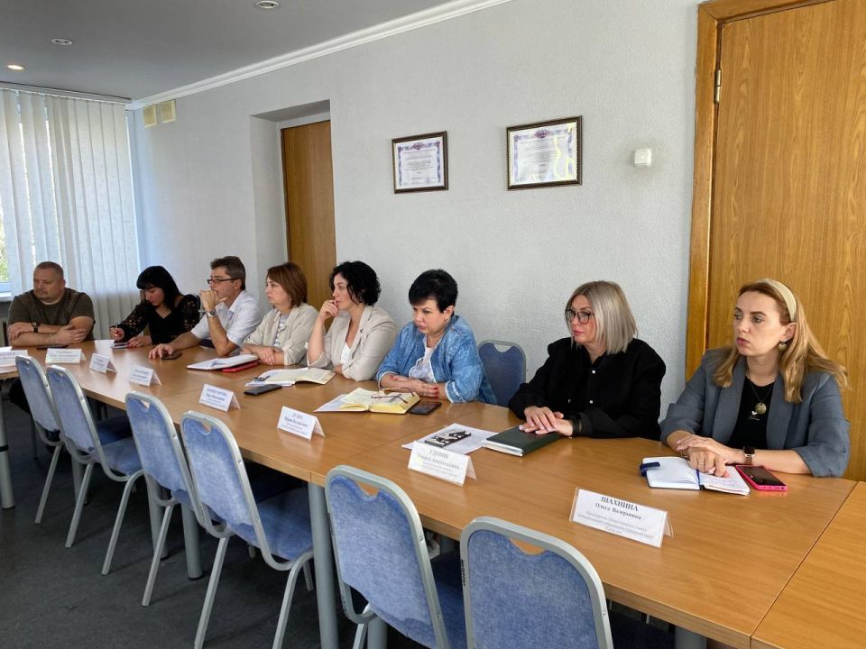Виктория Жукова: Провела еженедельное аппаратное совещание с руководителями ведомств, а также представителями силовых структур Виктория Жукова: Провела еженедельное аппаратное совещание с руководителями ведомств, а также представителями силовых структур