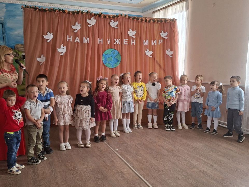 В Старобешевском округе прошла литературно-музыкальная композиция "Нам нужен мир" В Старобешевском округе прошла литературно-музыкальная композиция "Нам нужен мир"