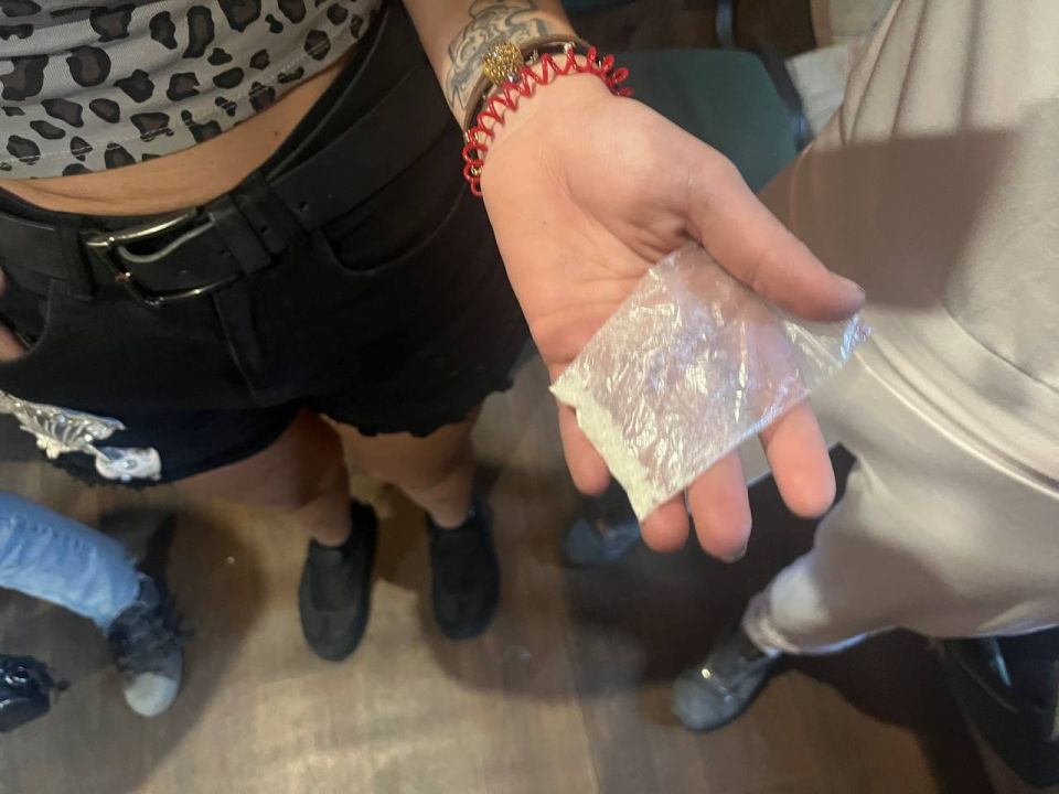 В столице Республики полицейские пресекли факты незаконного хранения и сбыта наркотиков В столице Республики полицейские пресекли факты незаконного хранения и сбыта наркотиков