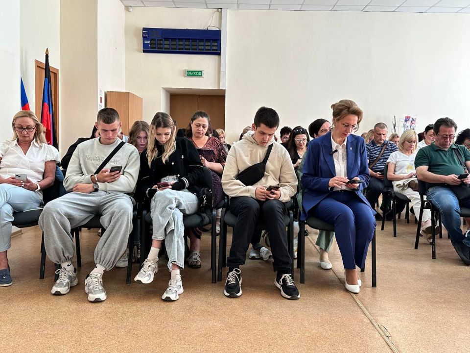 Вице-премьер Лариса Толстыкина приняла участие во Всероссийском тестировании «Охрана труда и безопасность на работе» Вице-премьер Лариса Толстыкина приняла участие во Всероссийском тестировании «Охрана труда и безопасность на работе»