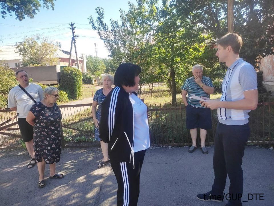 СОТРУДНИКИ ГУП ДНР «ДОНБАССТЕПЛОЭНЕРГО» ПРОДОЛЖАЮТ ПРОВОДИТЬ ВСТРЕЧИ С ГРАЖДАНАМИ СОТРУДНИКИ ГУП ДНР «ДОНБАССТЕПЛОЭНЕРГО» ПРОДОЛЖАЮТ ПРОВОДИТЬ ВСТРЕЧИ С ГРАЖДАНАМИ