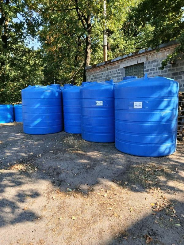 Кузбасс доставил в Горловку емкости для воды на 100 000 литров Кузбасс доставил в Горловку емкости для воды на 100 000 литров