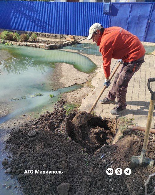 В Мариуполе коммунальщики оперативно устранили аварию в сетях водоотведения В Мариуполе коммунальщики оперативно устранили аварию в сетях водоотведения