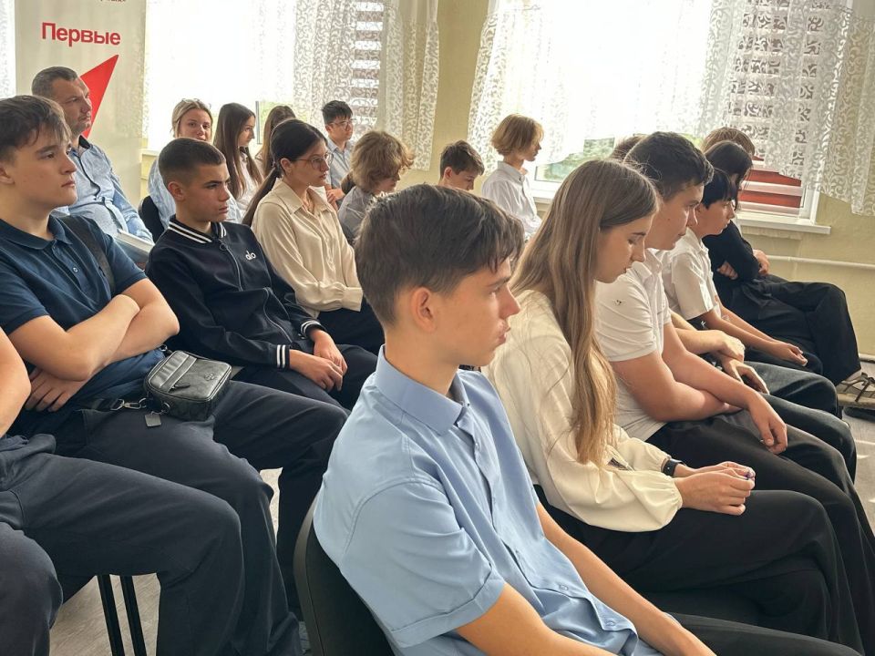 Говорим о важном. Вчера депутат Молодежного Парламента София Темникова провела лекцию для учеников донецкой школы №42 Говорим о важном. Вчера депутат Молодежного Парламента София Темникова провела лекцию для учеников донецкой школы №42