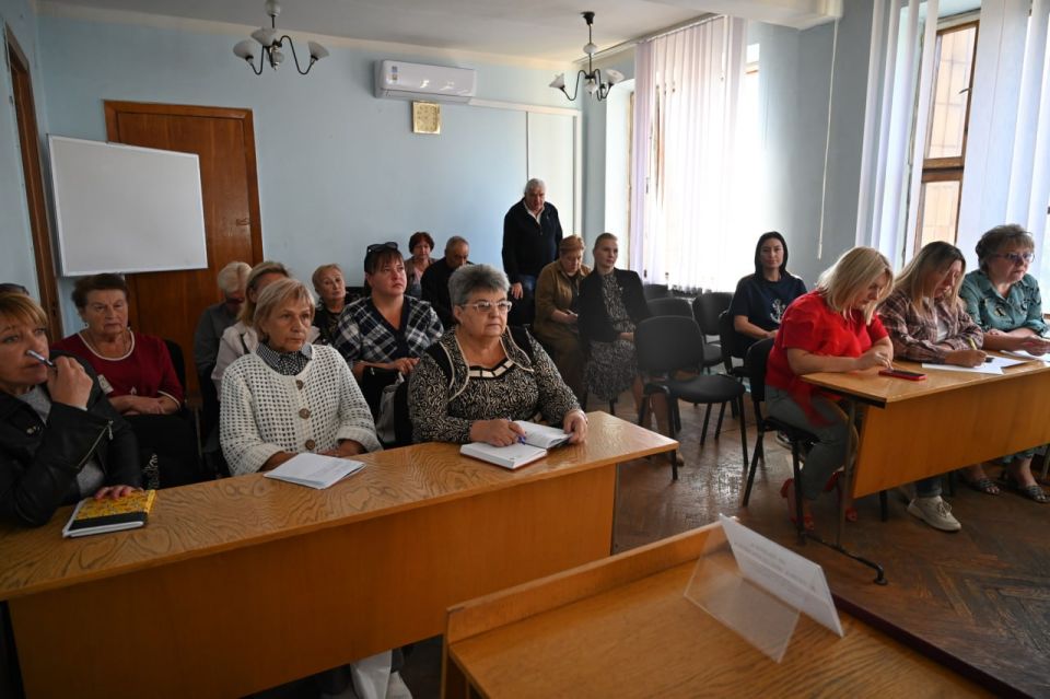 Руководитель управы Куйбышевского внутригородского района Иван Адамец провел аппаратное совещание Руководитель управы Куйбышевского внутригородского района Иван Адамец провел аппаратное совещание