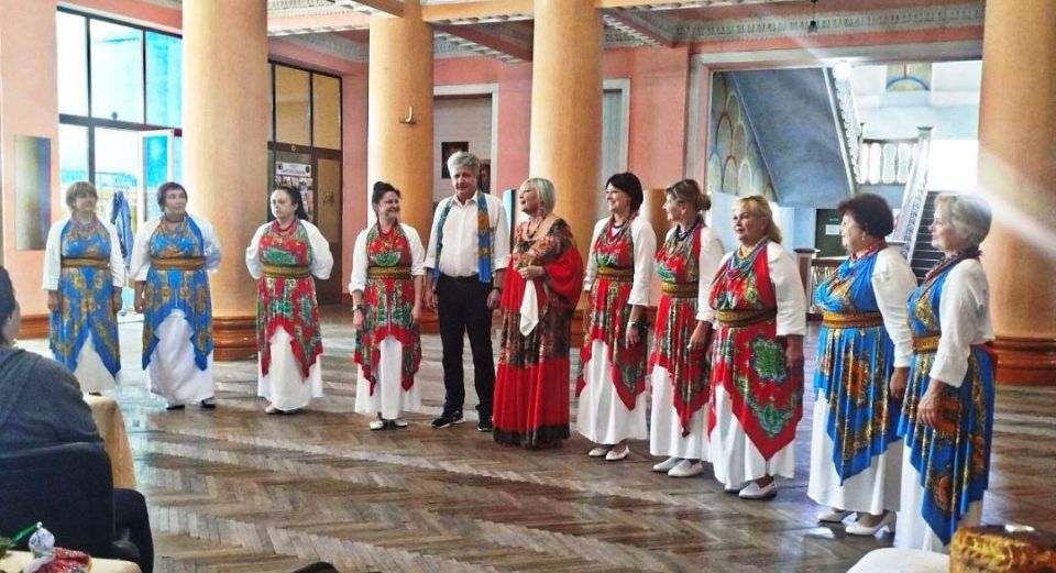 "О ЖИЗНИ С ЮМОРОМ". В семейном клубе «Рассвет» МБУ «Дворец культуры имени Владимира Маяковского городского округа Торез "О ЖИЗНИ С ЮМОРОМ". В семейном клубе «Рассвет» МБУ «Дворец культуры имени Владимира Маяковского городского округа Торез