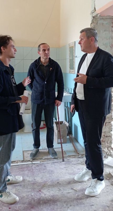 Министр культуры Михаил Желтяков с рабочим визитом посетил Волновахский городской центр культуры и досуга «Юность» и Новотроицкий дом культуры Министр культуры Михаил Желтяков с рабочим визитом посетил Волновахский городской центр культуры и досуга «Юность» и Новотроицкий дом культуры