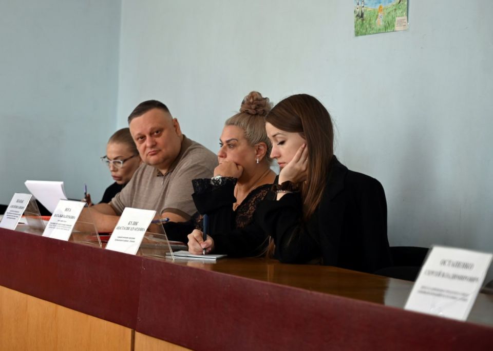 Руководитель управы Куйбышевского внутригородского района Иван Адамец провел аппаратное совещание Руководитель управы Куйбышевского внутригородского района Иван Адамец провел аппаратное совещание