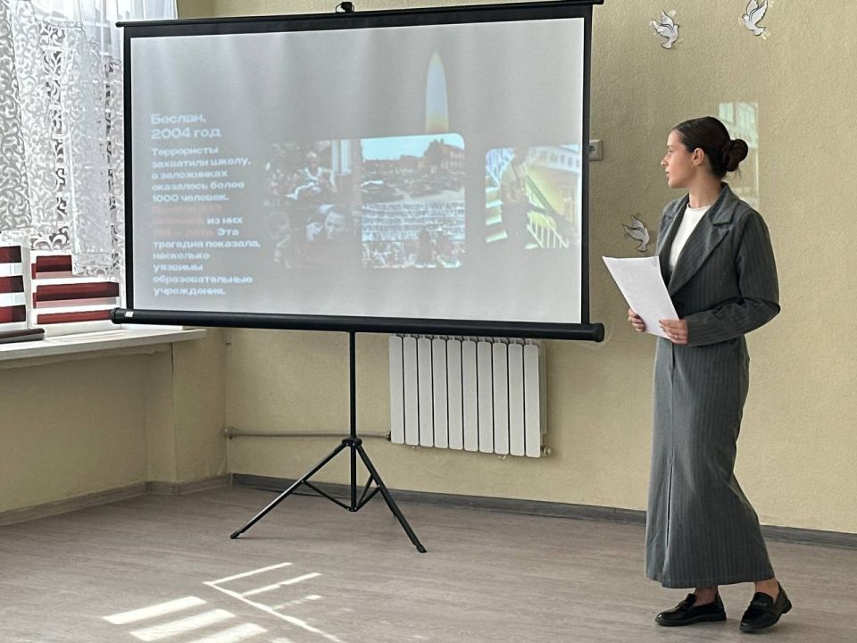 Говорим о важном. Вчера депутат Молодежного Парламента София Темникова провела лекцию для учеников донецкой школы №42 Говорим о важном. Вчера депутат Молодежного Парламента София Темникова провела лекцию для учеников донецкой школы №42