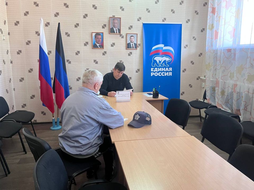 17 сентября, депутат Народного Совета Донецкой Народной Республики Василий Перцев провел приём граждан в общественной приемной «Единой России» Центрально-Городского внутригородского района городского округа Макеевка 17 сентября, депутат Народного Совета Донецкой Народной Республики Василий Перцев провел приём граждан в общественной приемной «Единой России» Центрально-Городского внутригородского района городского округа Макеевка