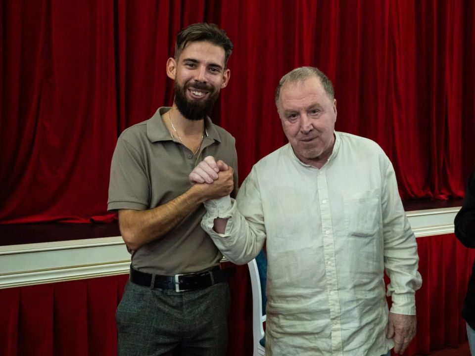 Народный артист России Владимир Стеклов посетил Донецкий театр кукол Народный артист России Владимир Стеклов посетил Донецкий театр кукол