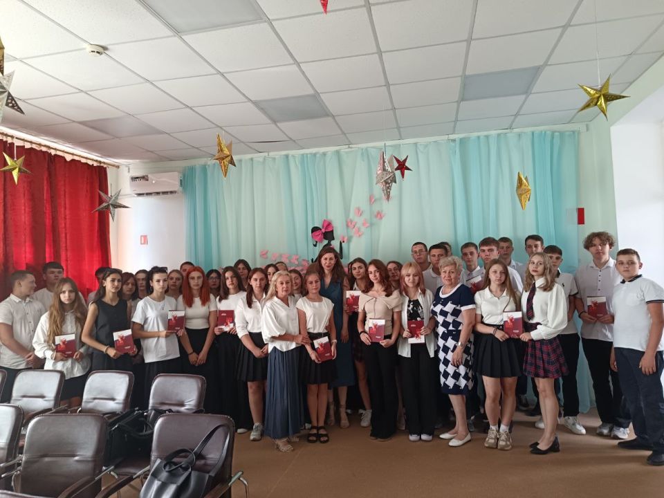 В ДНР показали документальный фильм «Донбасс. На защите Отечества» В ДНР показали документальный фильм «Донбасс. На защите Отечества»