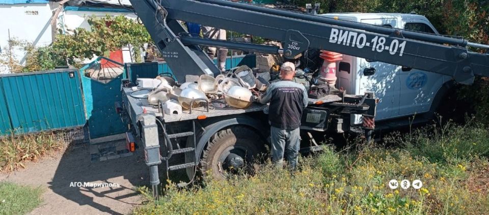 В Мариуполе энергетики обновляют осветительные приборы В Мариуполе энергетики обновляют осветительные приборы