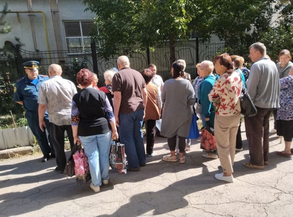 17 сентября руководитель Управы Червоногвардейского внутригородского района Антон Гринзовский провел встречу с жителями жилого массива Дзержинского на придомовой территории дома № 1 по улице Таёжной 17 сентября руководитель Управы Червоногвардейского внутригородского района Антон Гринзовский провел встречу с жителями жилого массива Дзержинского на придомовой территории дома № 1 по улице Таёжной