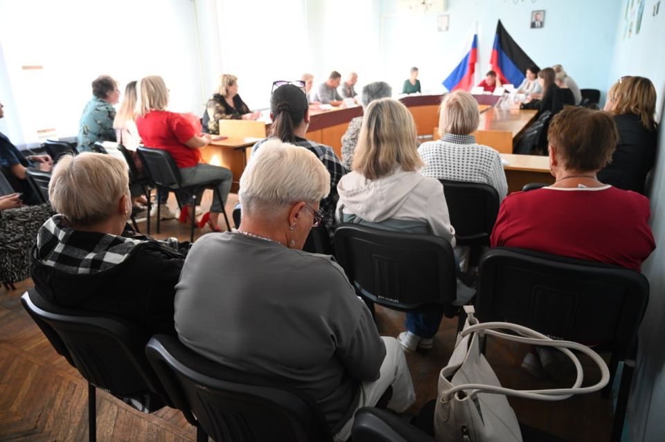 Руководитель управы Куйбышевского внутригородского района Иван Адамец провел аппаратное совещание Руководитель управы Куйбышевского внутригородского района Иван Адамец провел аппаратное совещание