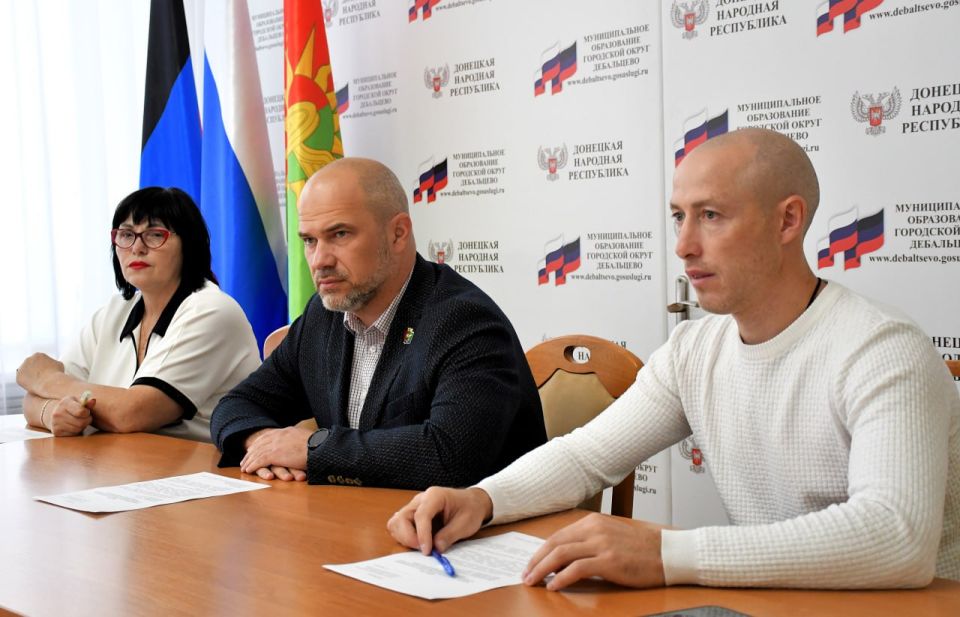 Сергей Желновач: Провел заседание муниципального штаба по вопросу здравоохранения на территории муниципального образования городского округа Дебальцево с руководителями медицинских учреждений и представителями структурных... Сергей Желновач: Провел заседание муниципального штаба по вопросу здравоохранения на территории муниципального образования городского округа Дебальцево с руководителями медицинских учреждений и представителями структурных...