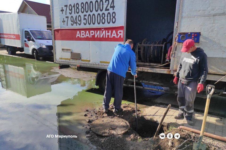 В Мариуполе коммунальщики оперативно устранили аварию в сетях водоотведения В Мариуполе коммунальщики оперативно устранили аварию в сетях водоотведения