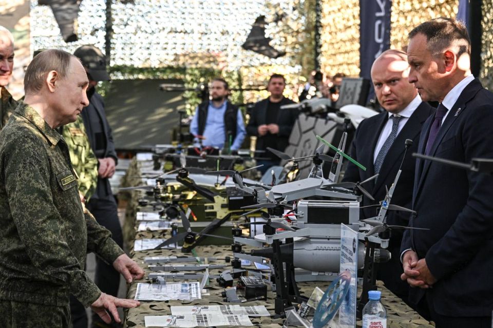 О разработках ЦБСТ, который создан при поддержке Единой России, доложил Президенту, Верховному Главнокомандующему Вооружёнными Силами РФ Владимиру Владимировичу Путину в рамках учений «Запад-2025»