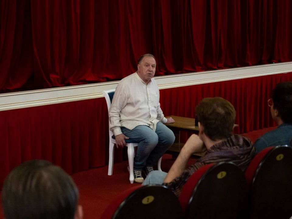 Народный артист России Владимир Стеклов посетил Донецкий театр кукол Народный артист России Владимир Стеклов посетил Донецкий театр кукол